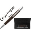 Boligrafo caran d'ache alchemix cuerpo madera wenge adornos cromados brillante con estuche punta media