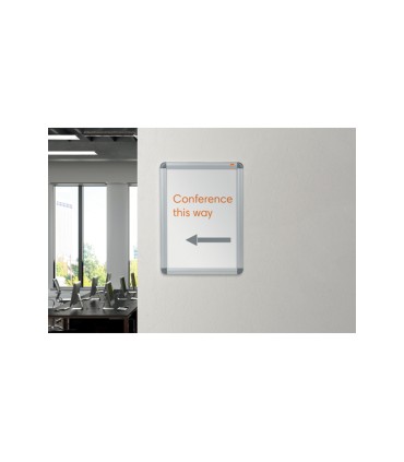 Vitrina de anuncios nobo con marco de aluminio a presion premium plus para exterior din a0 976x40x1390 mm