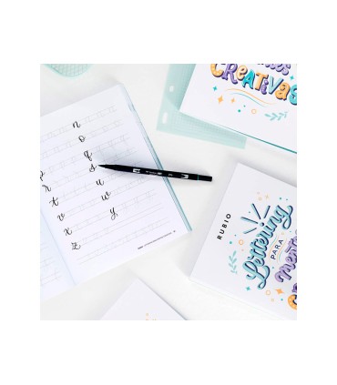 Cuaderno rubio lettering para mentes creativas
